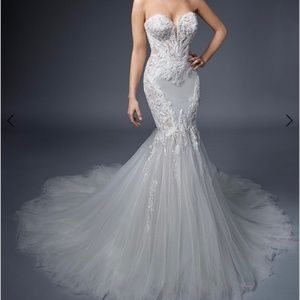 Elysee by Enzoani #Dianna Wedding Dress